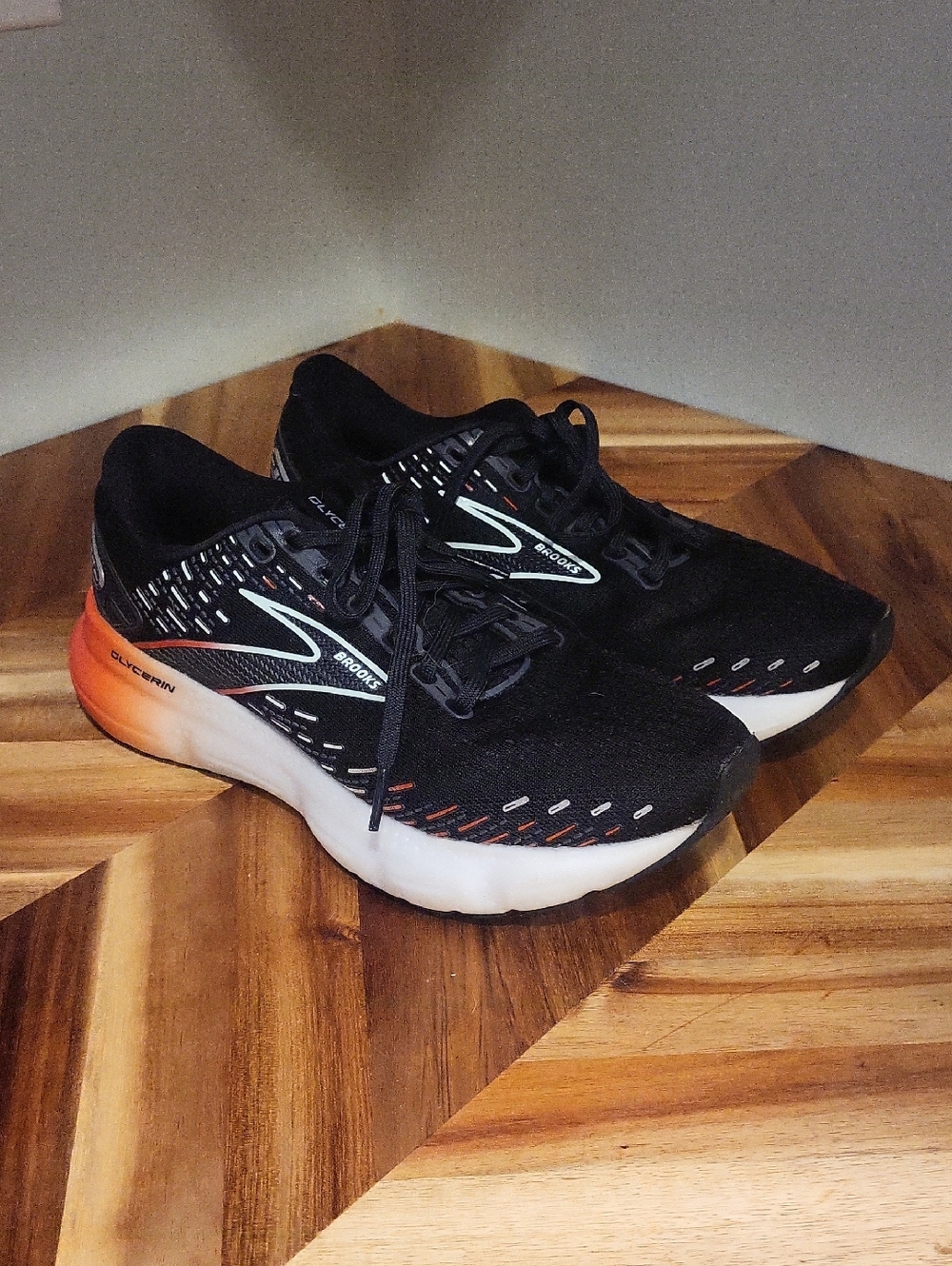 Brooks Glycerin 20 Women's Orange And Black Size 8